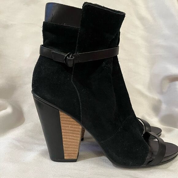 Tsubo Black Suede peep toe ankle‎ boots,  like new, size 7.5 - Picture 1 of 14